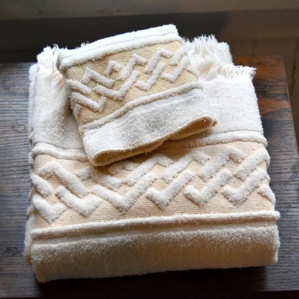 Vintage Lady Pepperell 2 Pc Towel Set Cream Geometric Fringe USA Made